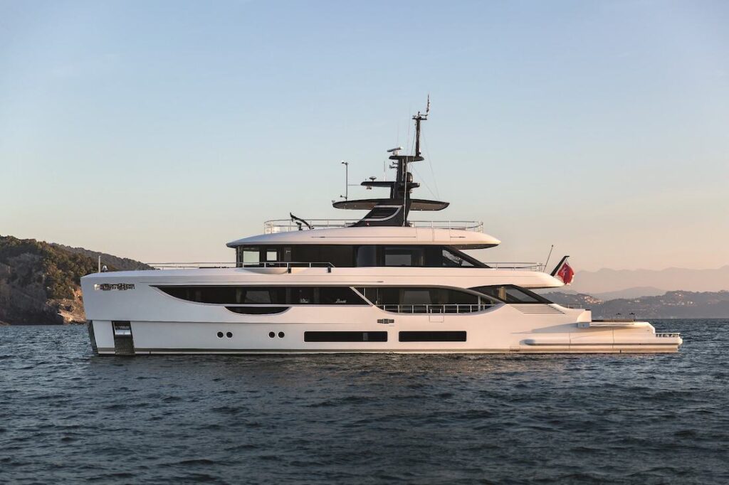 Benetti Oasis 34M